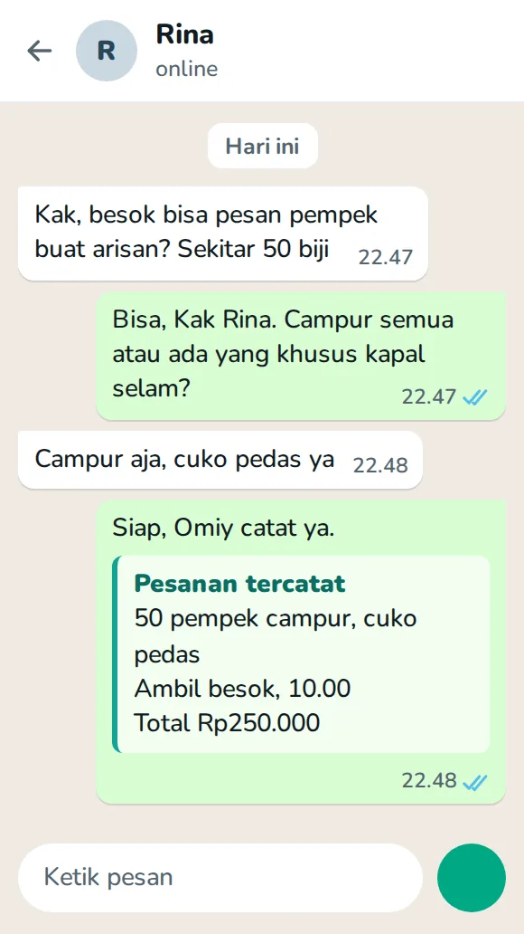 Percakapan demo: pelanggan memesan 50 pempek jam 22.47 dan Omiy mencatat pesanannya.